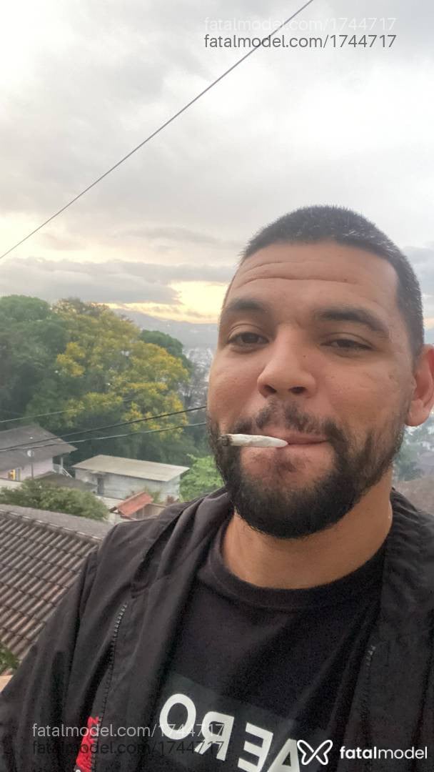 Acompanhante homem morena (o) de olhos castanhos em Barra Velha - Renato Vargas