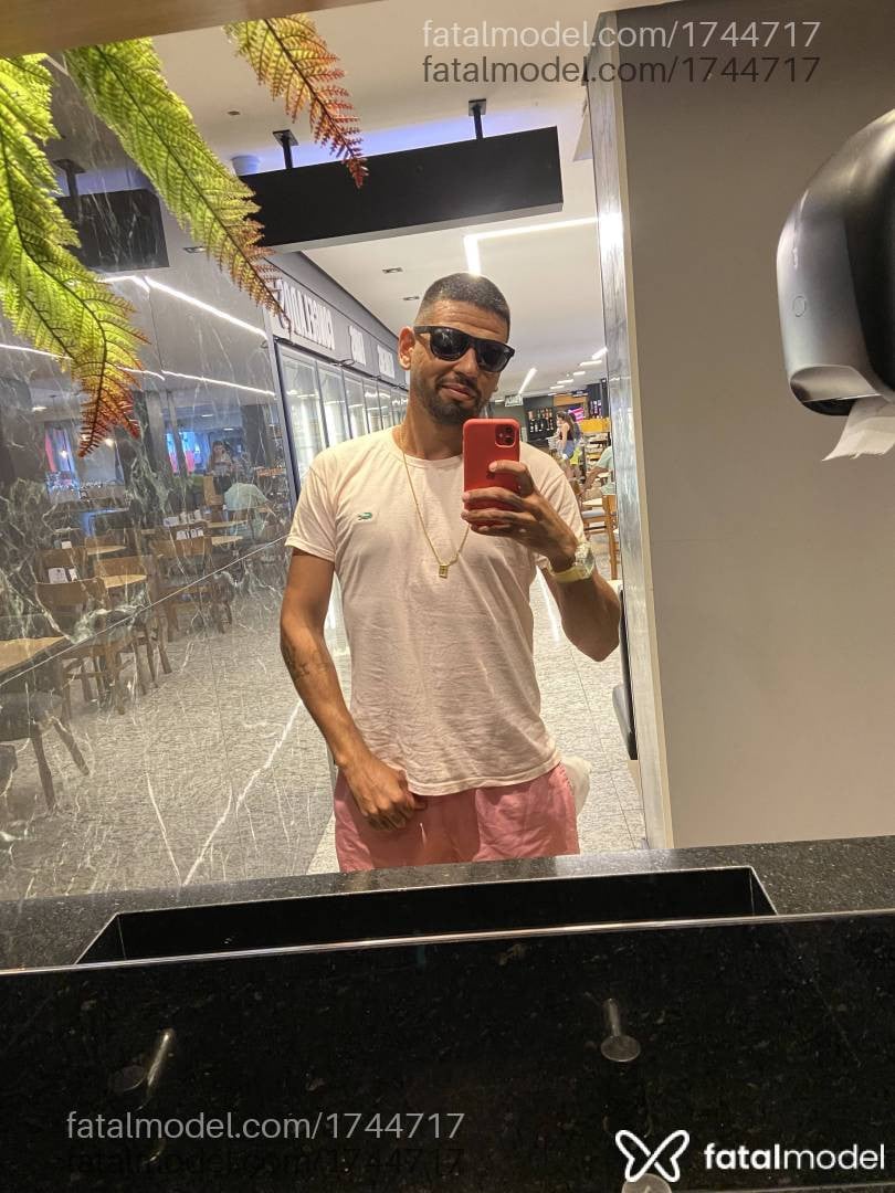 Acompanhante homem morena (o) de olhos castanhos em Barra Velha - Renato Vargas