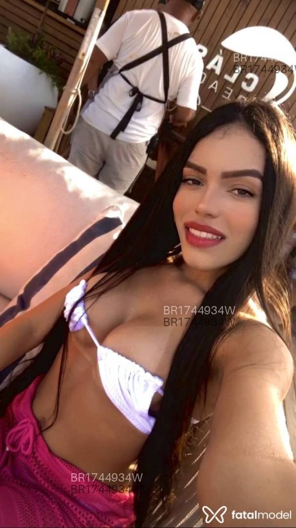 Acompanhante mulher com cabelo castanho de olhos castanhos em São Paulo - Emily Bela