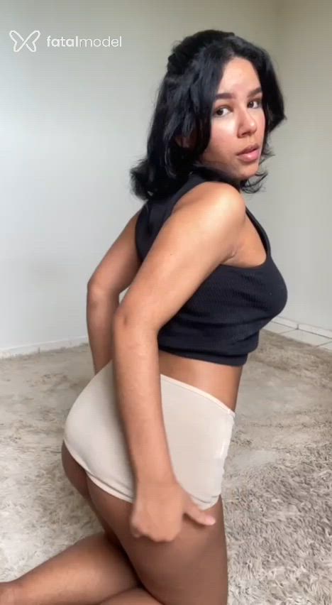 Acompanhante mulher morena (o) de olhos castanhos em Virtual Acompanhante mulher morena (o) de olhos castanhos em Virtual - Nina