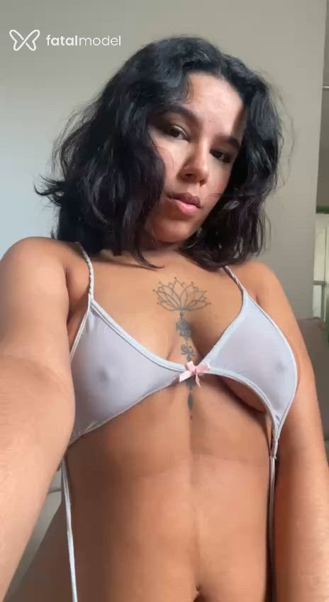 Acompanhante mulher morena (o) de olhos castanhos em Virtual Acompanhante mulher morena (o) de olhos castanhos em Virtual - Nina