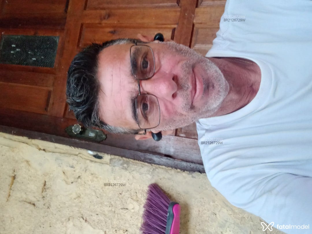 Acompanhante homem morena (o) de olhos castanhos em Gravataí - Edinho