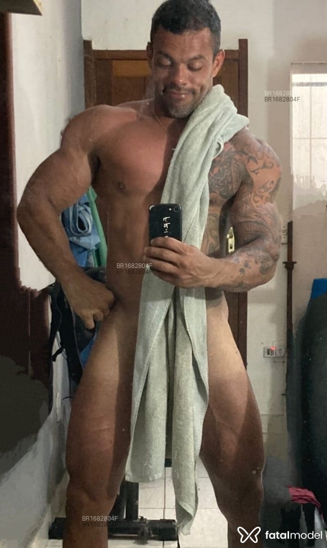 Acompanhante homem com cabelo castanho de olhos castanhos em Rio das Ostras - Rhuan oliver