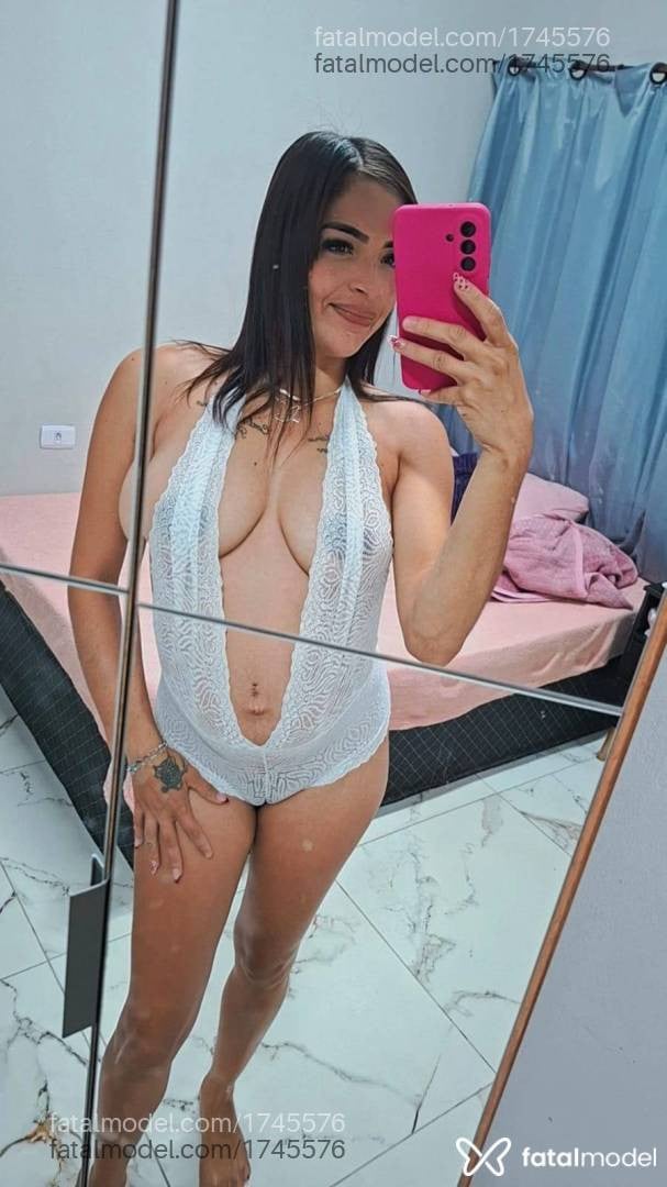 Acompanhante mulher morena (o) de olhos castanhos em Unaí - Cristal