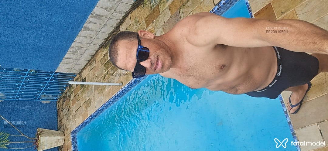Acompanhante homem com cabelo castanho de olhos castanhos em São Paulo Acompanhante homem com cabelo castanho de olhos castanhos em São Paulo - Marcelo