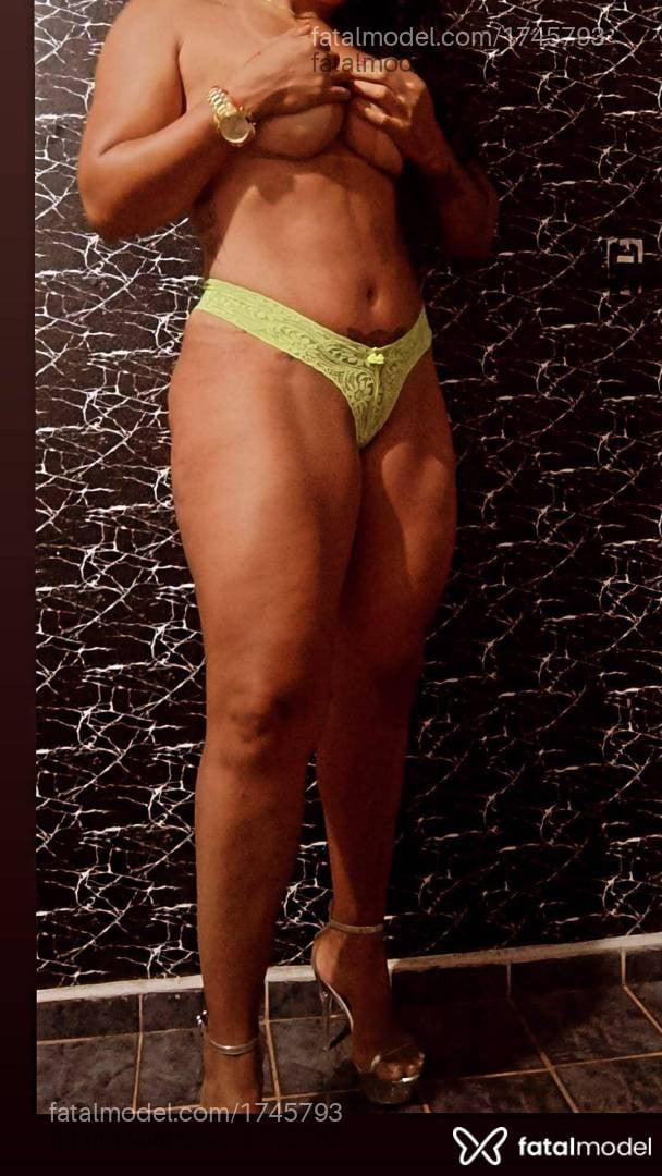 Acompanhante mulher morena (o) de olhos castanhos - Verônica