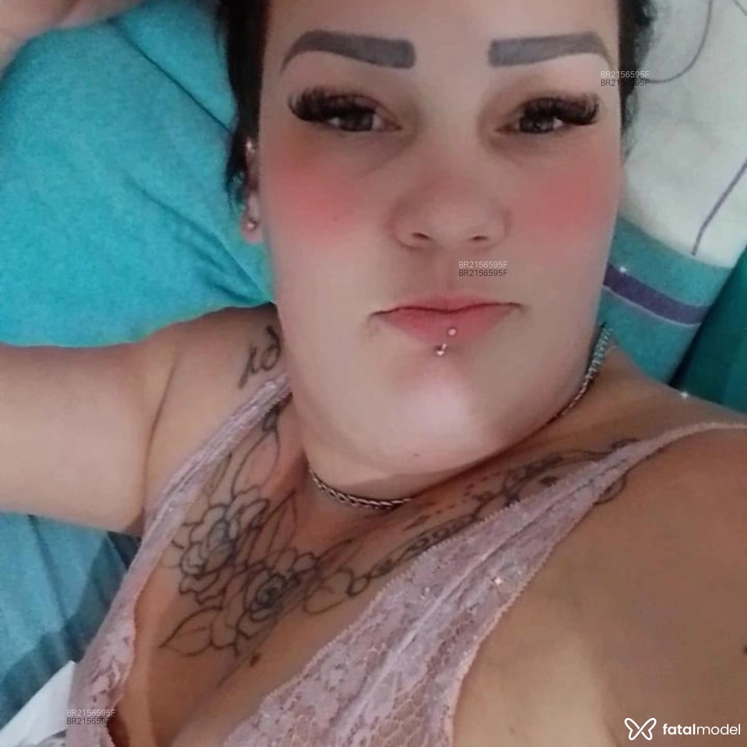 Acompanhante mulher com cabelo castanho de olhos verdes - Flávia Rios Acompanhante mulher com cabelo castanho de olhos verdes - Flávia Rios