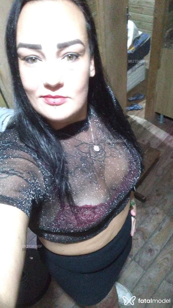 Acompanhante mulher com cabelo castanho de olhos verdes - Flávia Rios Acompanhante mulher com cabelo castanho de olhos verdes - Flávia Rios
