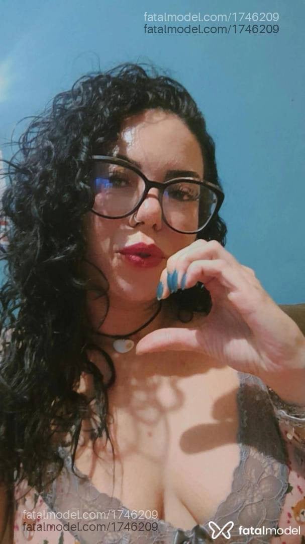 Acompanhante mulher morena (o) de olhos castanhos - Vitória