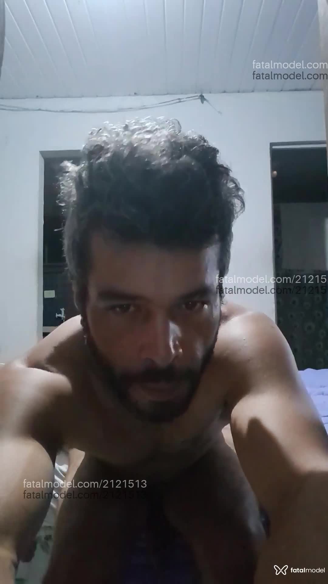 Acompanhante homem com cabelo grisalho de olhos castanhos em Itajaí - Oliver