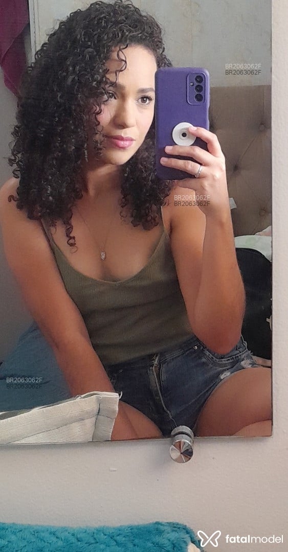 Acompanhante mulher com cabelo castanho de olhos castanhos em Brasília - Melissa