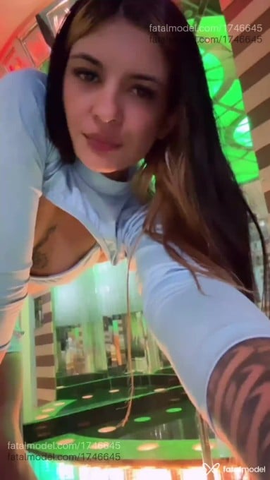 Acompanhante mulher com cabelo colorido de olhos pretos em Juiz de Fora - Pandora