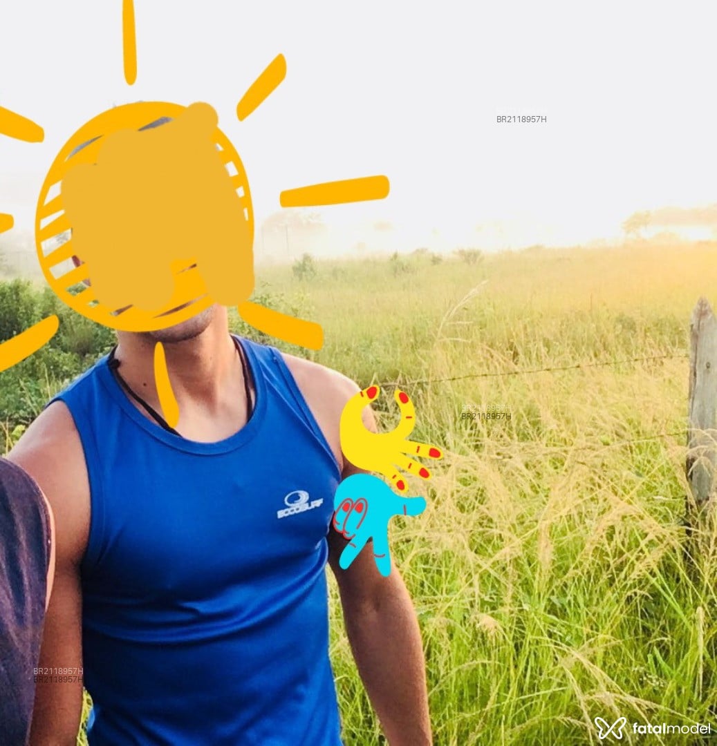 Acompanhante homem morena (o) de olhos pretos em Volta Redonda - Camisa Preta