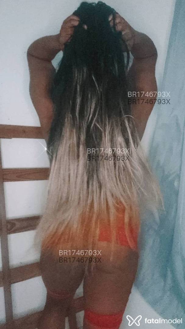 Acompanhante mulher trans com cabelo castanho de olhos castanhos em Rio de Janeiro - Valentina