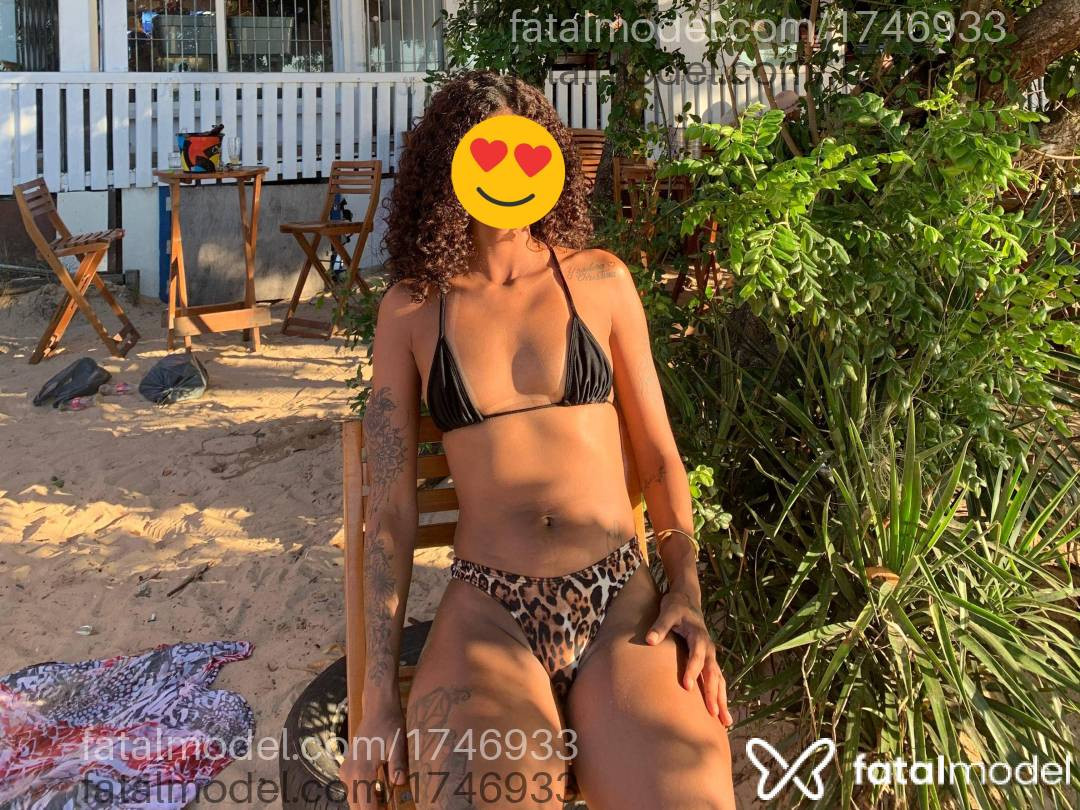 Acompanhante mulher morena (o) de olhos pretos em Armação dos Búzios - Julie