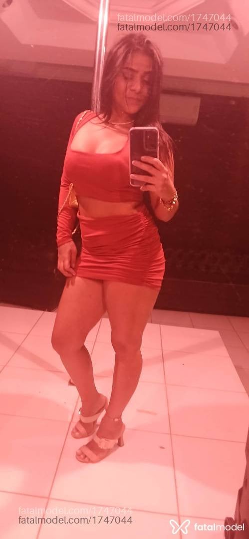 Acompanhante mulher com cabelo castanho de olhos pretos - Alice Leal