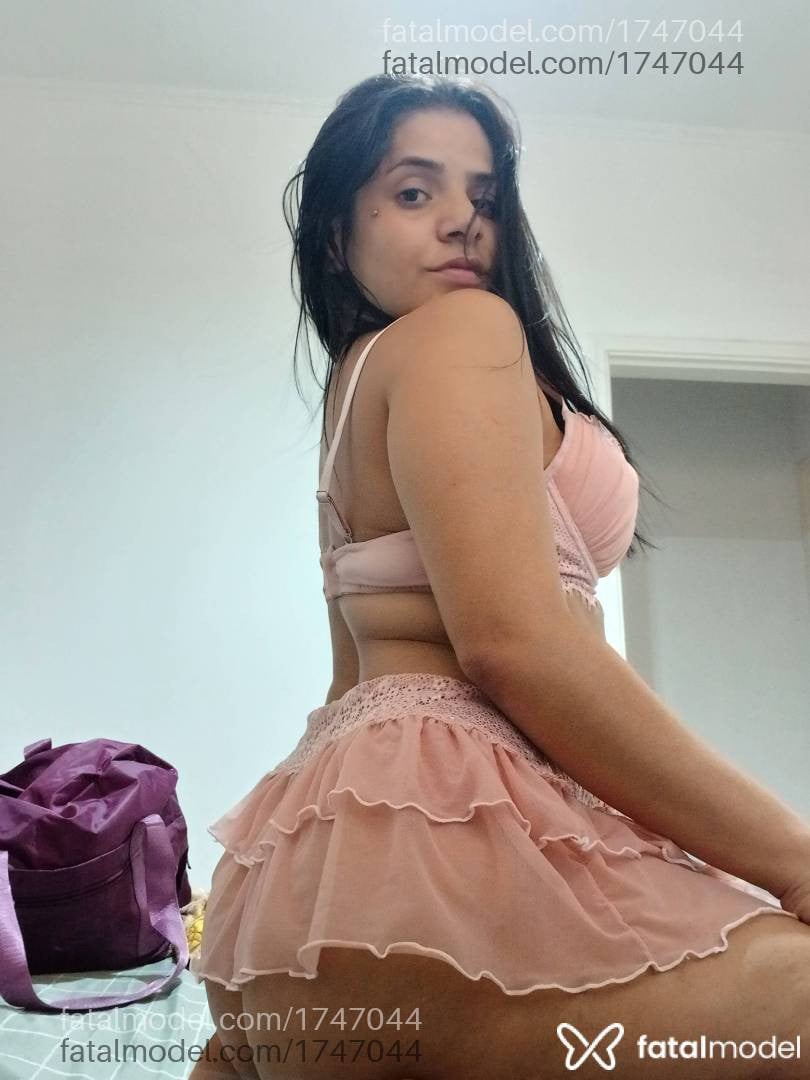 Acompanhante mulher com cabelo castanho de olhos pretos - Alice Leal