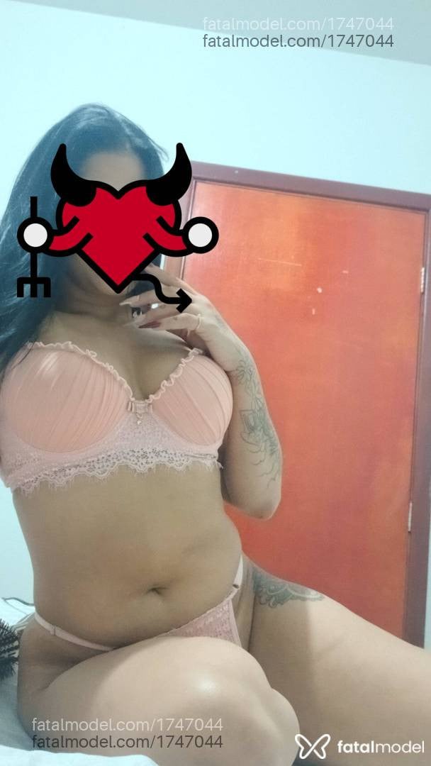 Acompanhante mulher com cabelo castanho de olhos pretos - Alice Leal