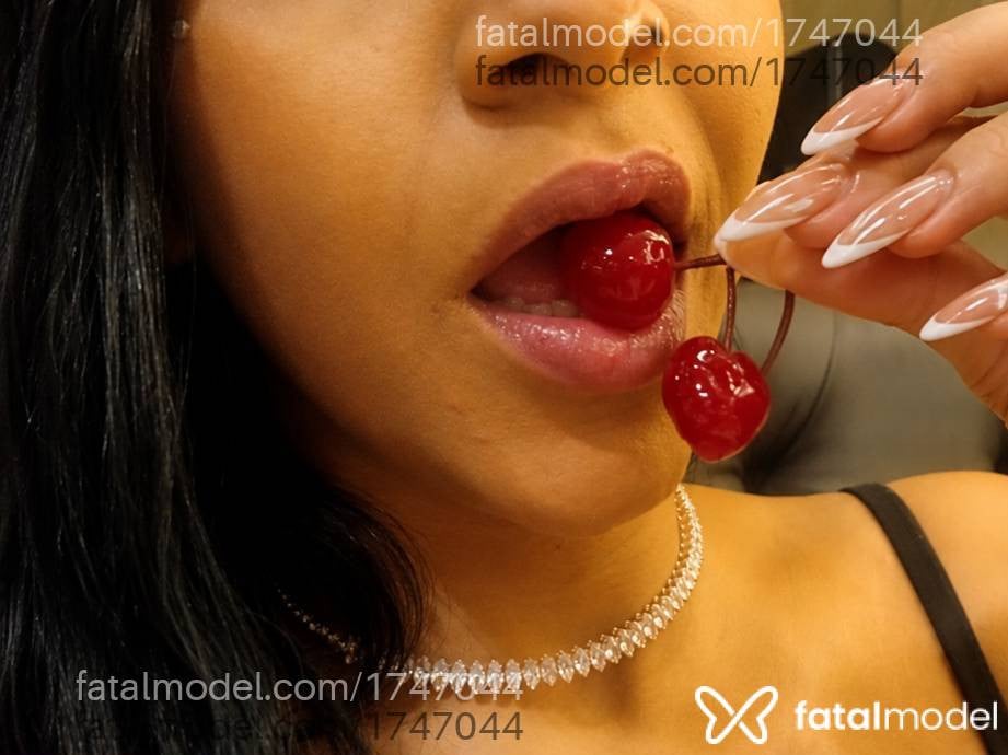 Acompanhante mulher com cabelo castanho de olhos pretos - Alice Leal