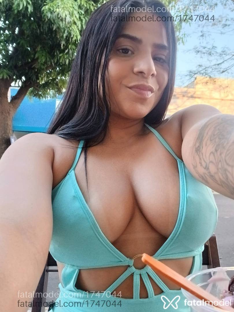 Acompanhante mulher com cabelo castanho de olhos pretos - Alice Leal