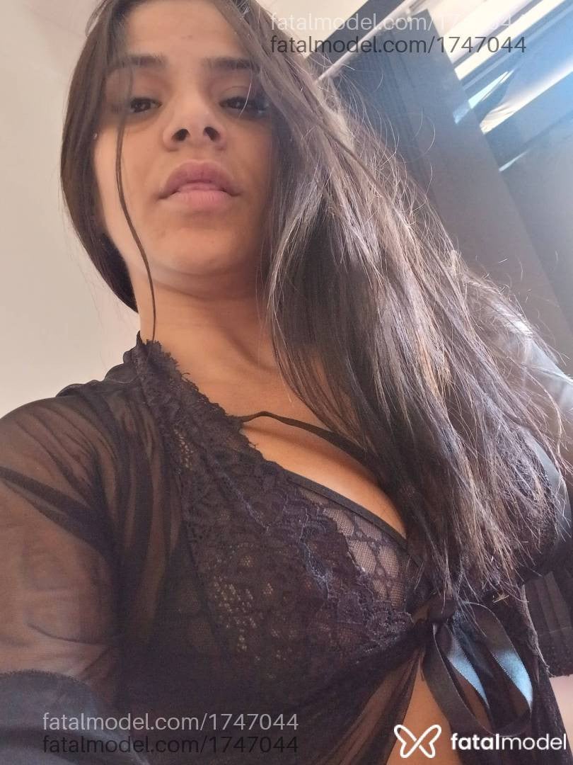 Acompanhante mulher com cabelo castanho de olhos pretos - Alice Leal