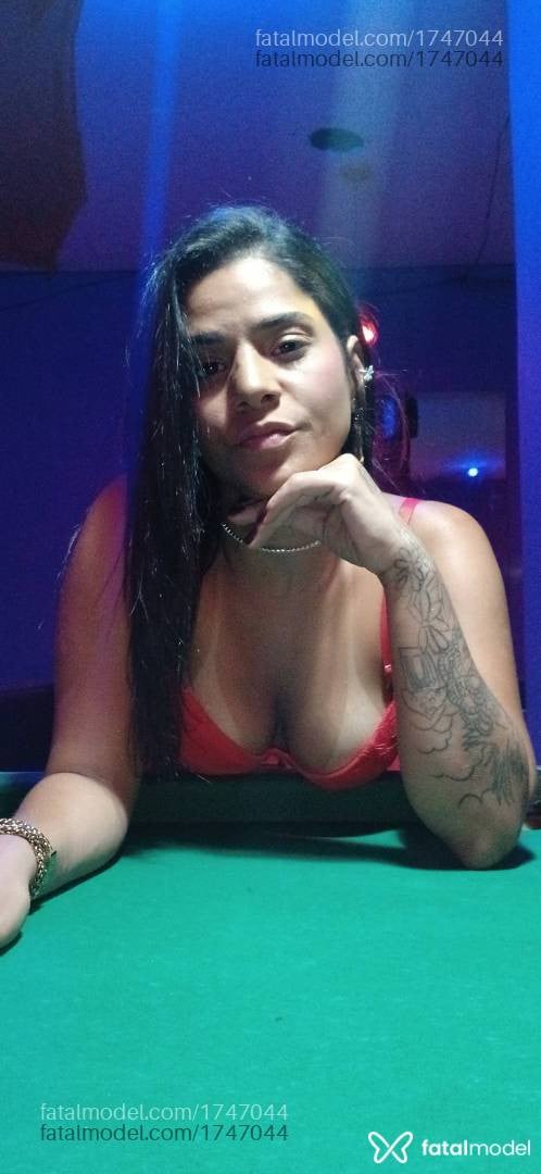 Acompanhante mulher com cabelo castanho de olhos pretos - Alice Leal