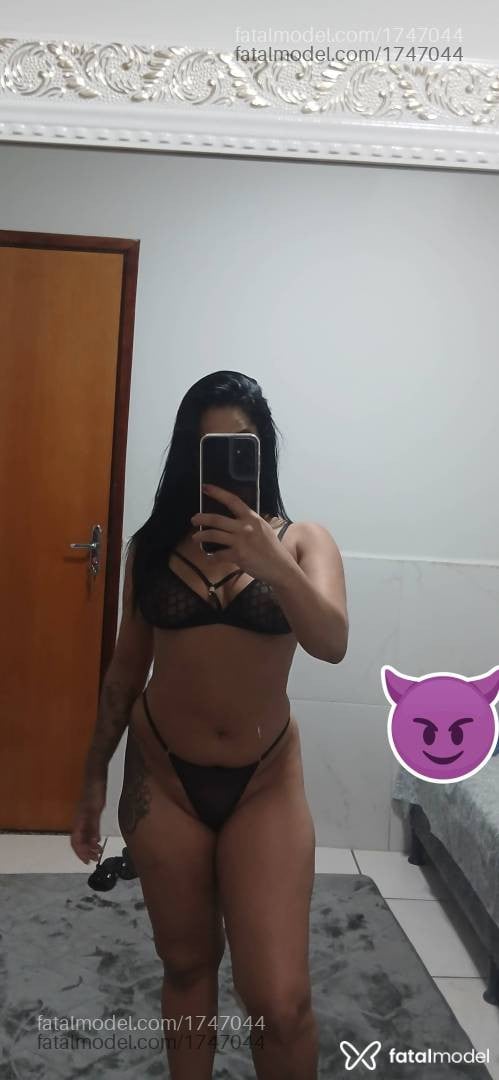 Acompanhante mulher com cabelo castanho de olhos pretos - Alice Leal