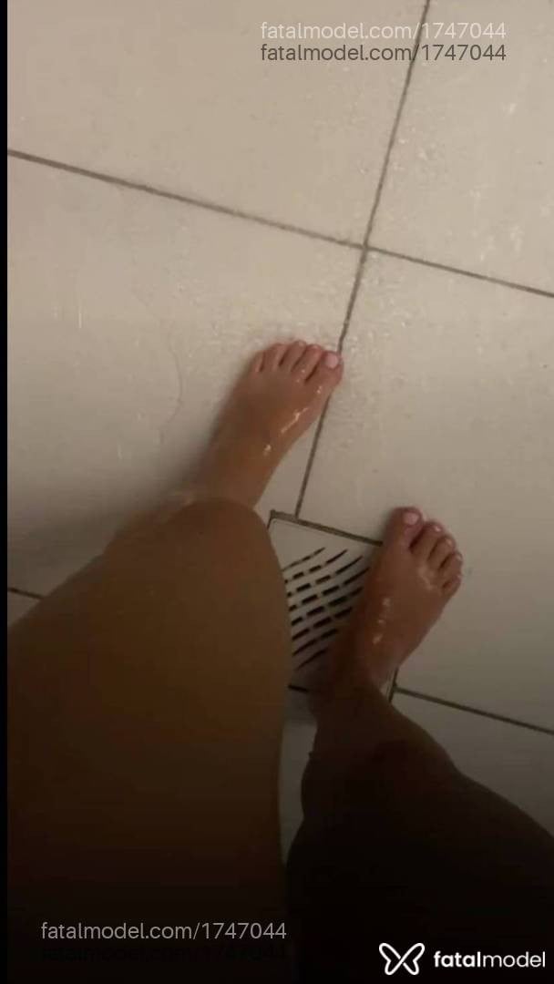 Acompanhante mulher com cabelo castanho de olhos pretos - Alice Leal
