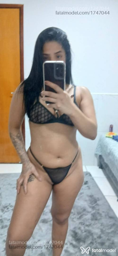 Acompanhante mulher com cabelo castanho de olhos pretos - Alice Leal