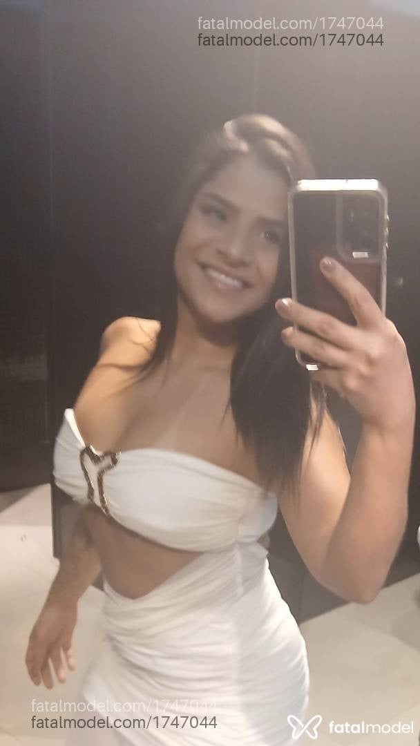 Acompanhante mulher com cabelo castanho de olhos pretos - Alice Leal