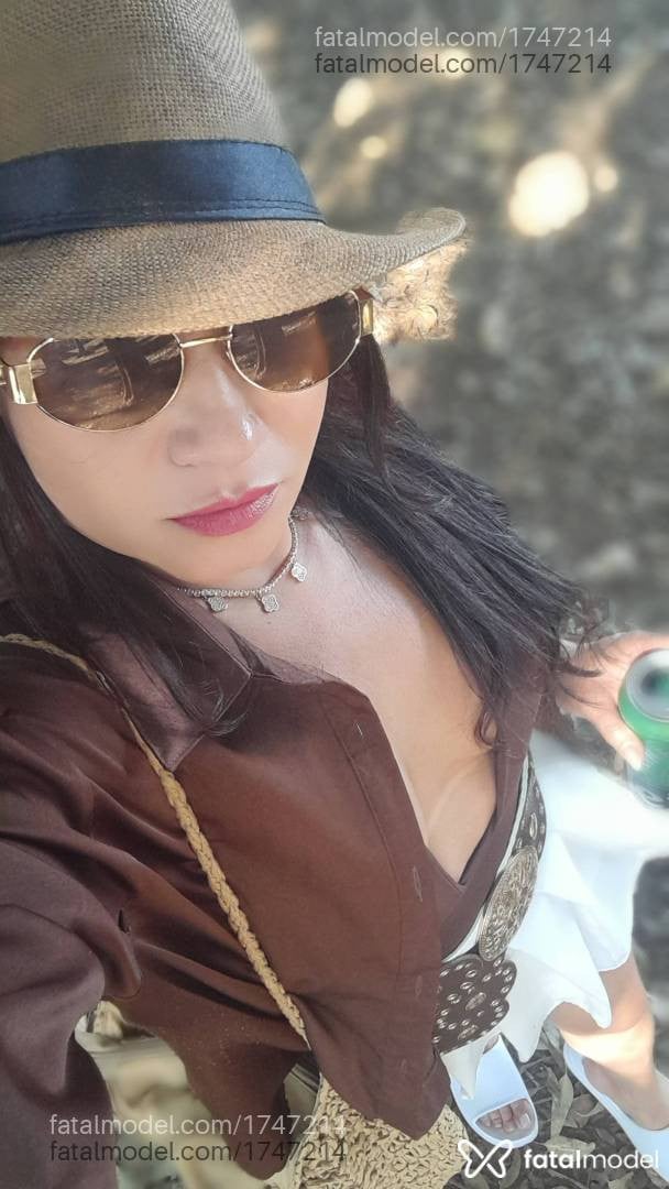 Acompanhante mulher morena (o) de olhos verdes - Clarice Nogueira