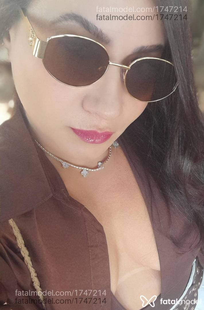 Acompanhante mulher morena (o) de olhos verdes - Clarice Nogueira