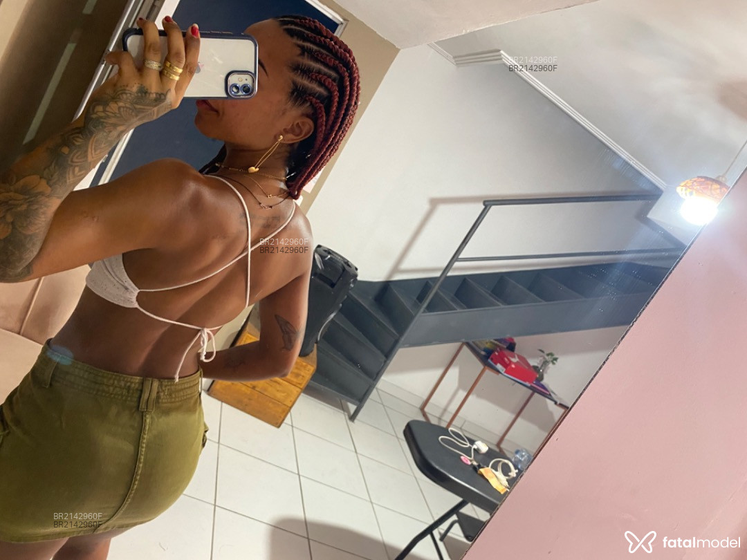 Acompanhante mulher morena (o) de olhos pretos em Virtual - Luana