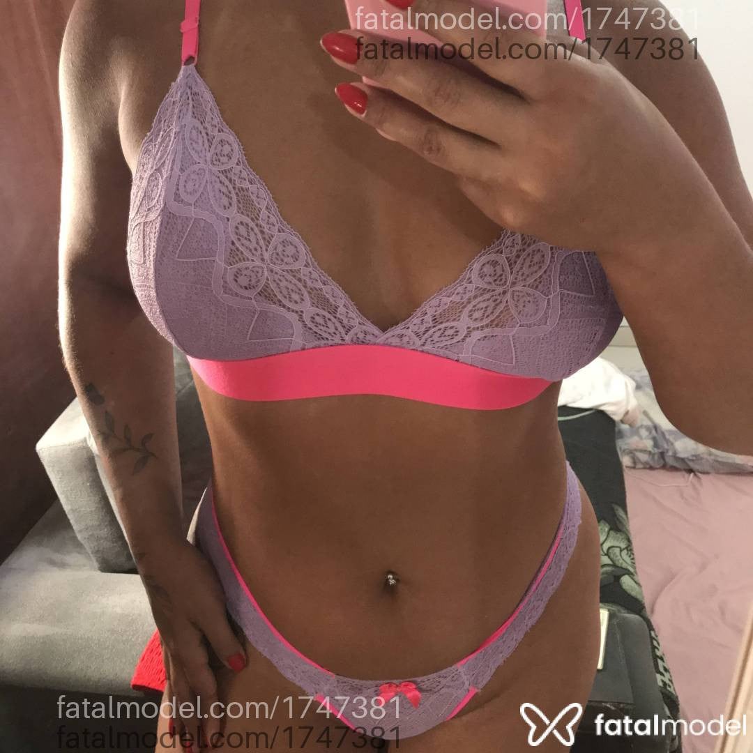 Acompanhante mulher com cabelo castanho de olhos castanhos em Vila Velha - Iza campos