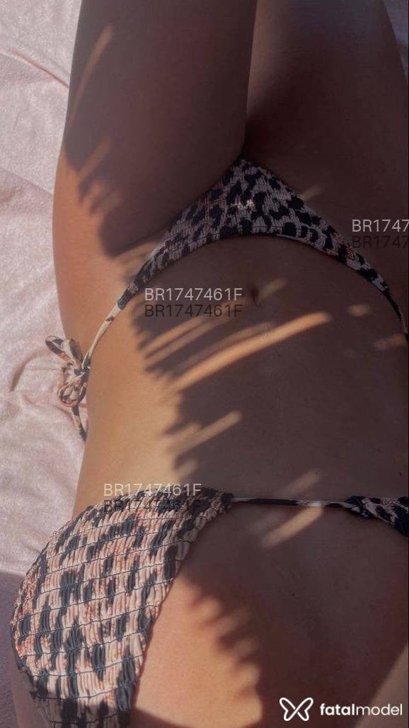 Acompanhante mulher com cabelo castanho de olhos castanhos em Registro Acompanhante mulher com cabelo castanho de olhos castanhos em Registro - Aline