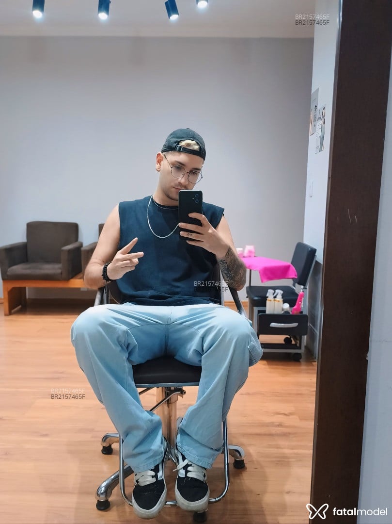 Acompanhante homem com cabelo castanho de olhos castanhos em Jandira Acompanhante homem com cabelo castanho de olhos castanhos em Jandira - Gabriel Belluzzi