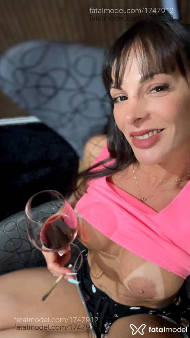 Acompanhante mulher com cabelo castanho de olhos castanhos - Gaby moraes