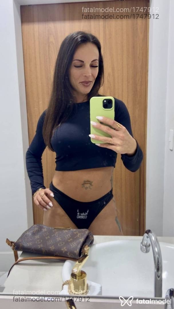 Acompanhante mulher com cabelo castanho de olhos castanhos - Gaby moraes Acompanhante mulher com cabelo castanho de olhos castanhos - Gaby moraes