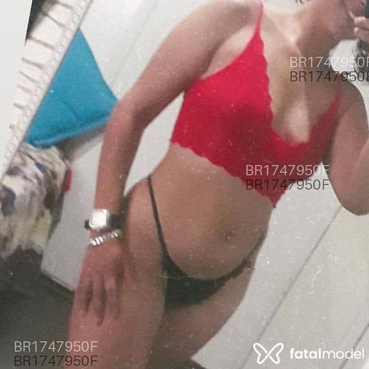 Acompanhante mulher morena (o) de olhos castanhos em Navegantes - Vivi Pimentel