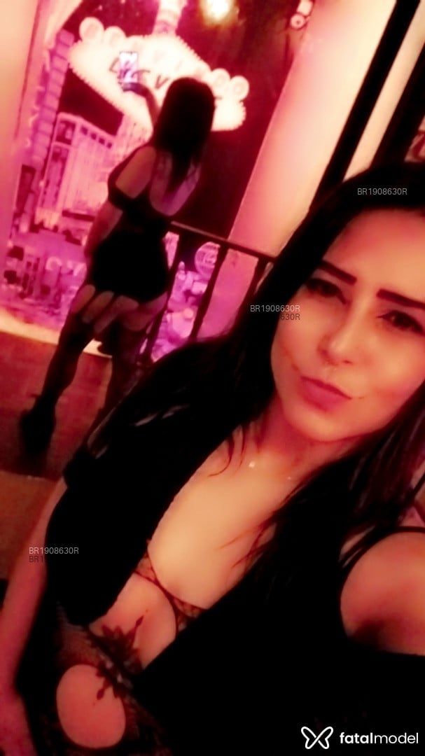 Acompanhante mulher morena (o) de olhos castanhos em Balneário Gaivota Acompanhante mulher morena (o) de olhos castanhos em Balneário Gaivota - Fortes jessica