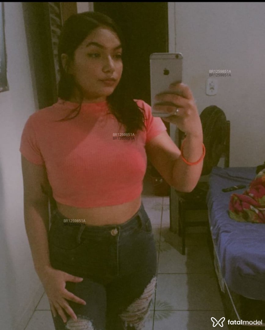 Acompanhante mulher morena (o) de olhos pretos - Larissa