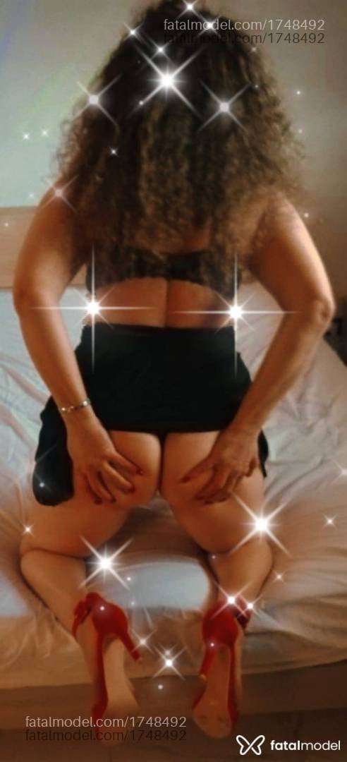 Acompanhante mulher com cabelo castanho de olhos azuis em Cascavel - Laura