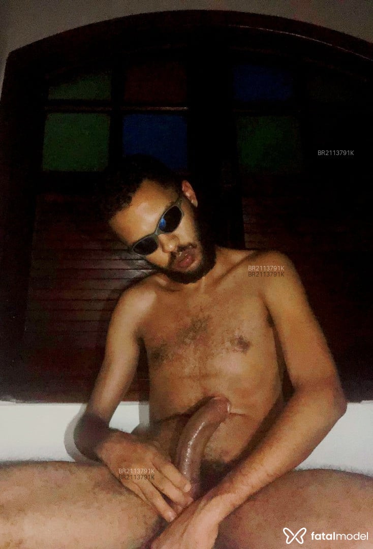 Acompanhante homem com cabelo castanho de olhos castanhos - Eric Vegas