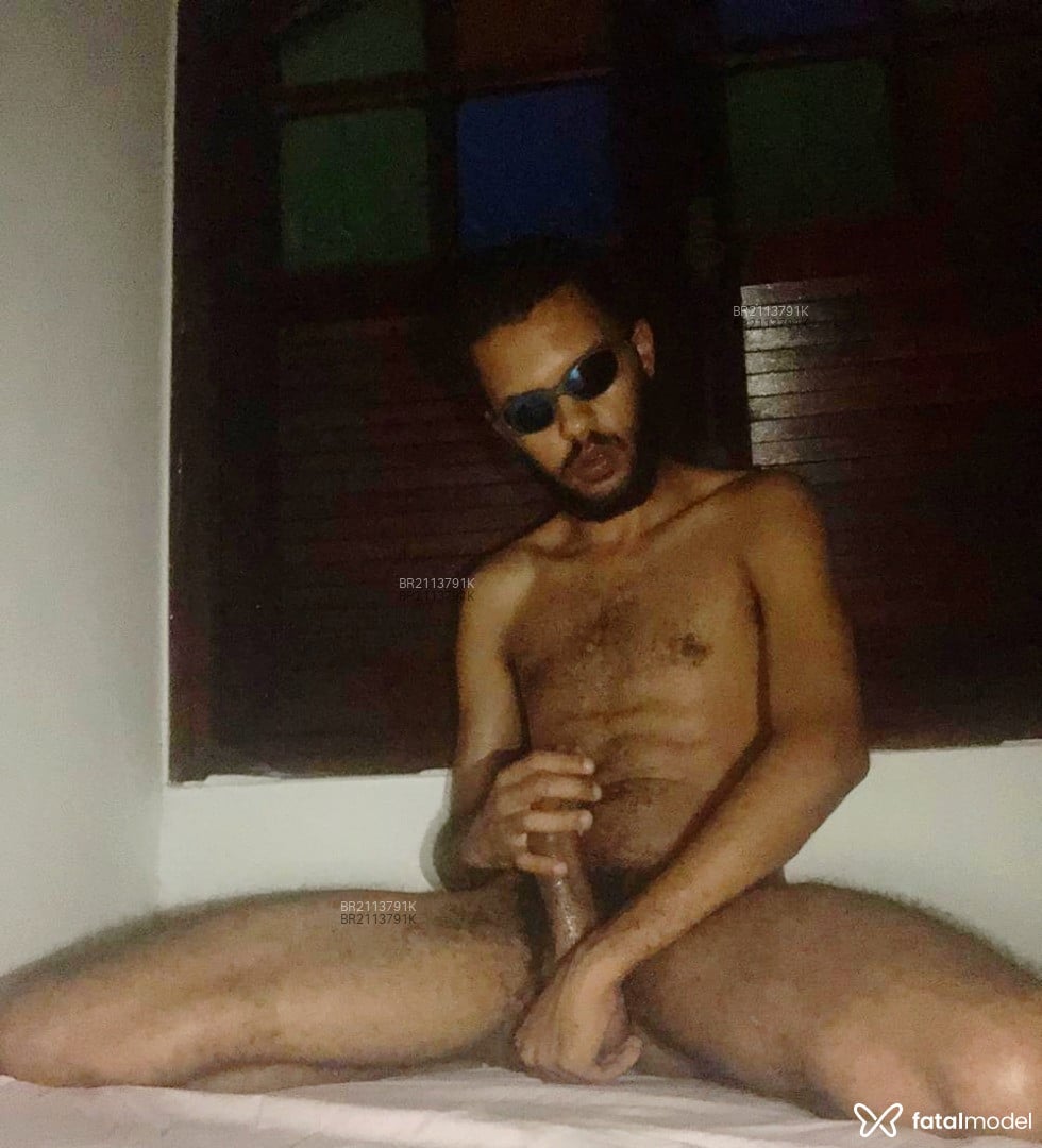 Acompanhante homem com cabelo castanho de olhos castanhos - Eric Vegas