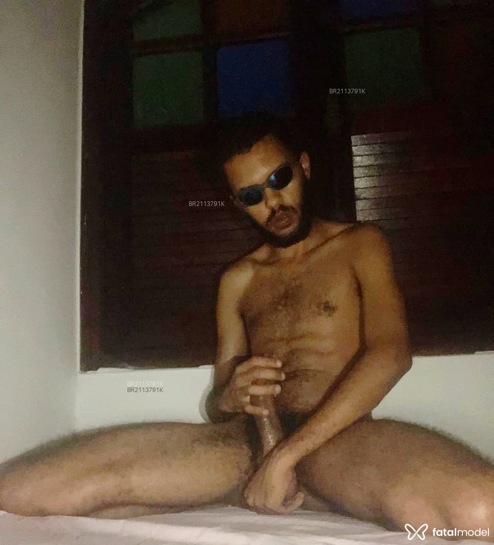 Acompanhante homem com cabelo castanho de olhos castanhos - Eric Vegas