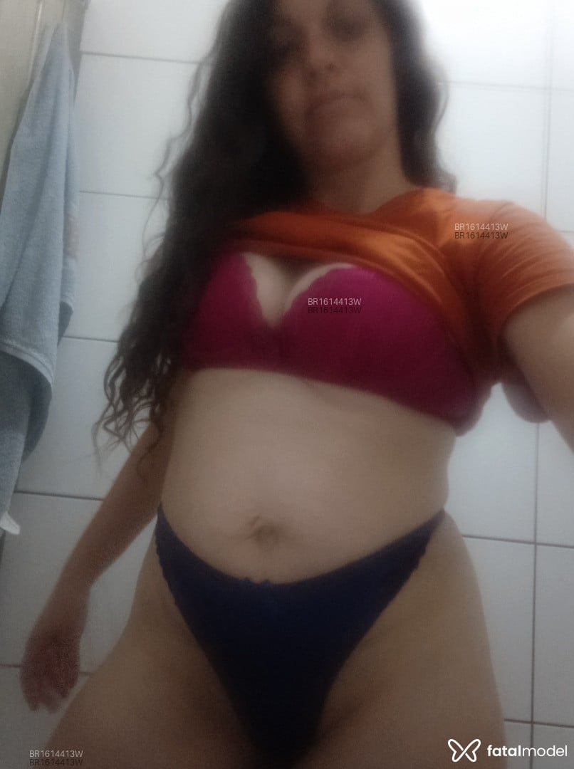 Acompanhante mulher com cabelo castanho de olhos castanhos em Araranguá Acompanhante mulher com cabelo castanho de olhos castanhos em Araranguá - Jucynara