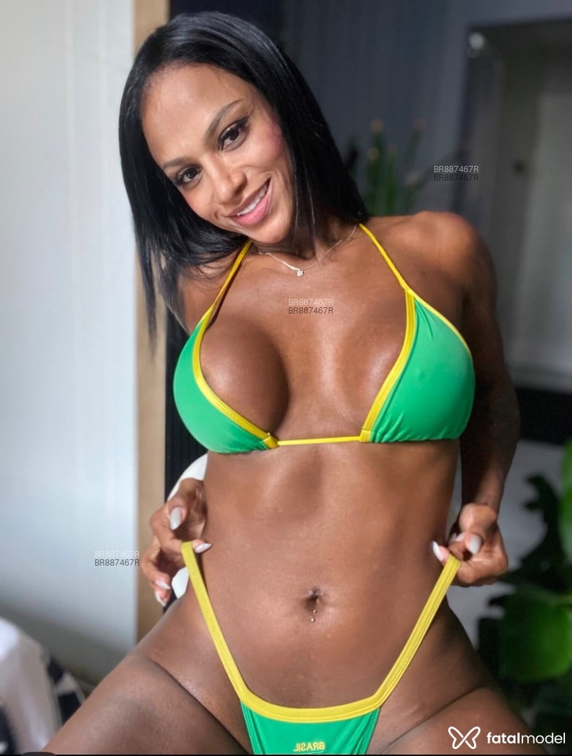 Acompanhante mulher trans morena (o) de olhos castanhos em Santos - Giovanna Cavalcant