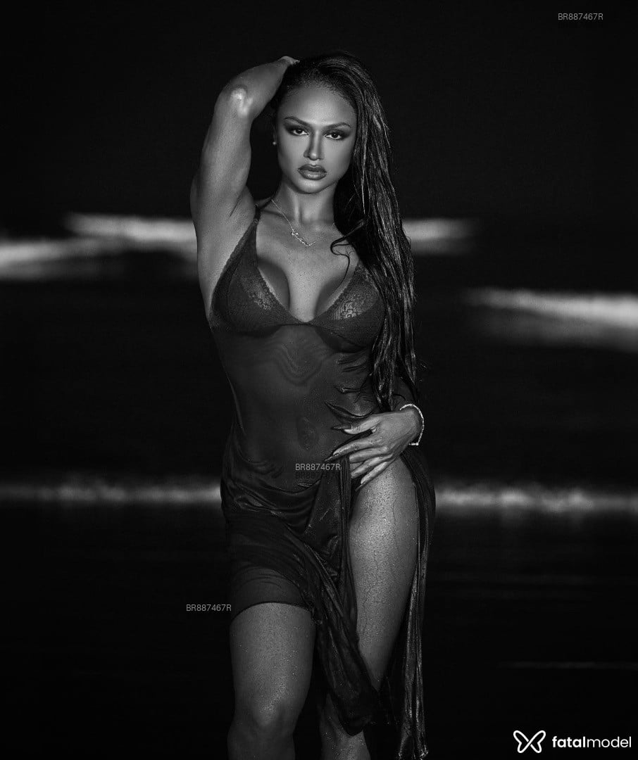 Acompanhante mulher trans morena (o) de olhos castanhos em Santos - Giovanna Cavalcant