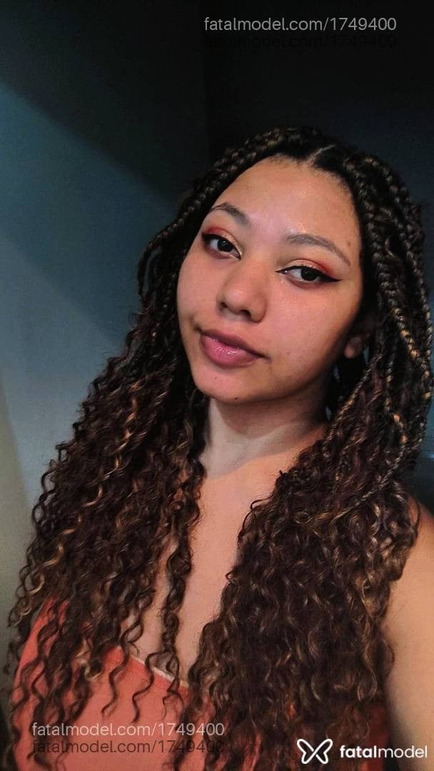 Acompanhante mulher com cabelo castanho de olhos castanhos em Coronel Fabriciano Acompanhante mulher com cabelo castanho de olhos castanhos em Coronel Fabriciano - Theméria