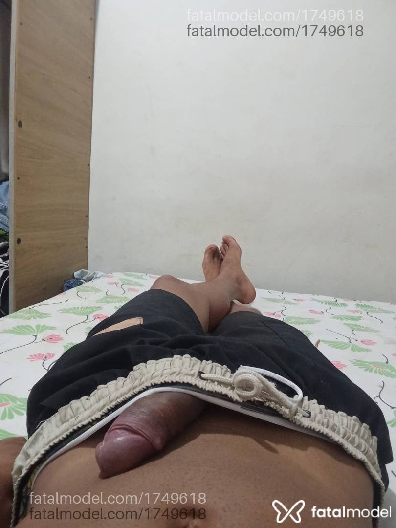 Acompanhante homem morena (o) de olhos castanhos - preto